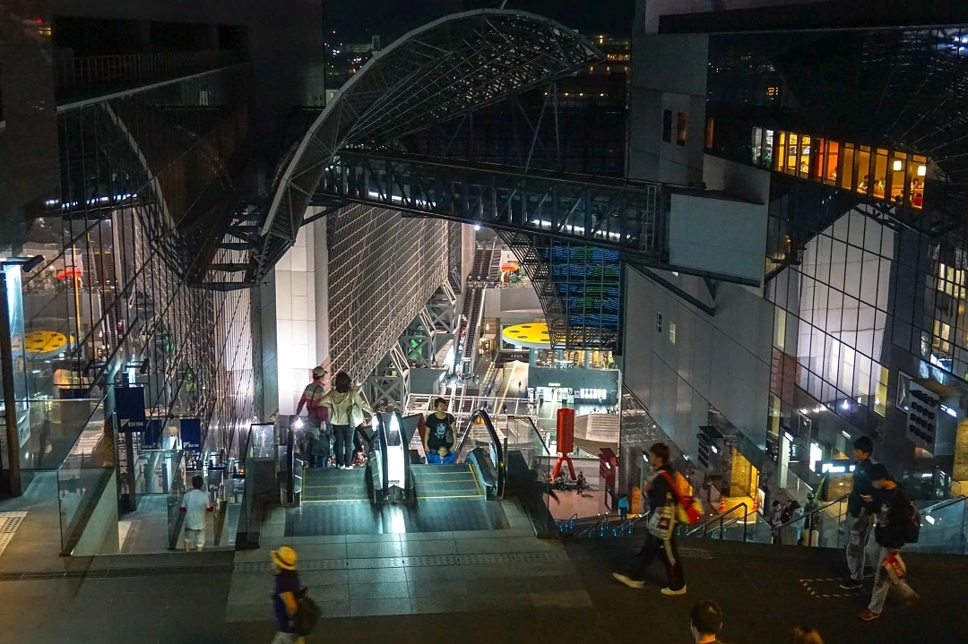 Kyoto station is huge