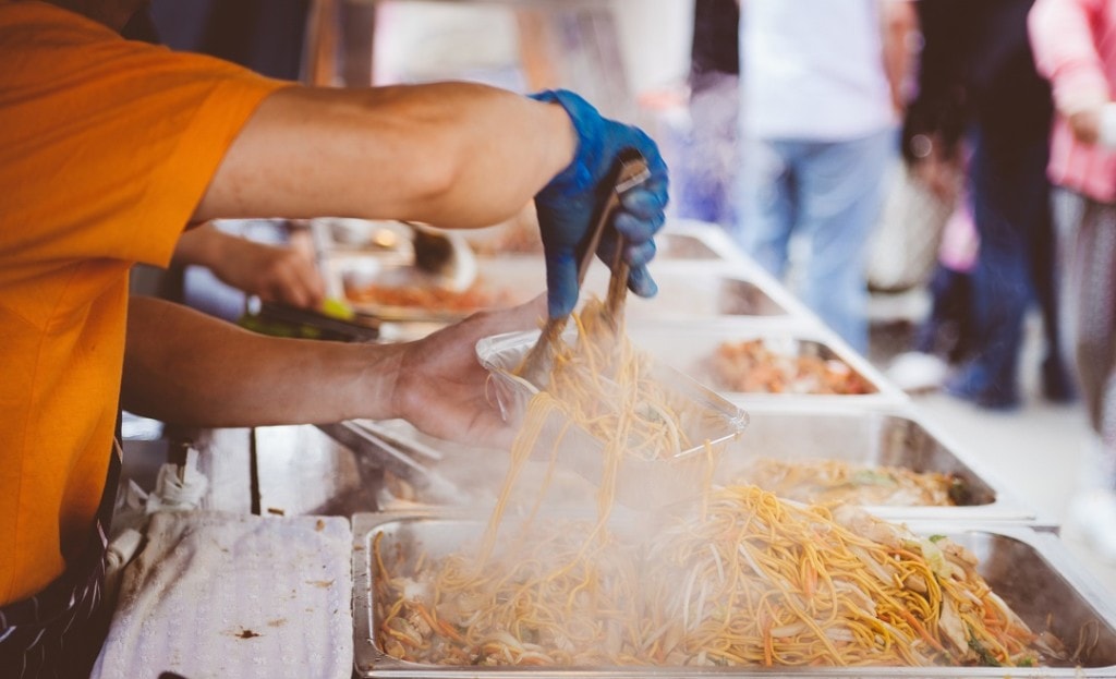 How to eat cheap when travelling