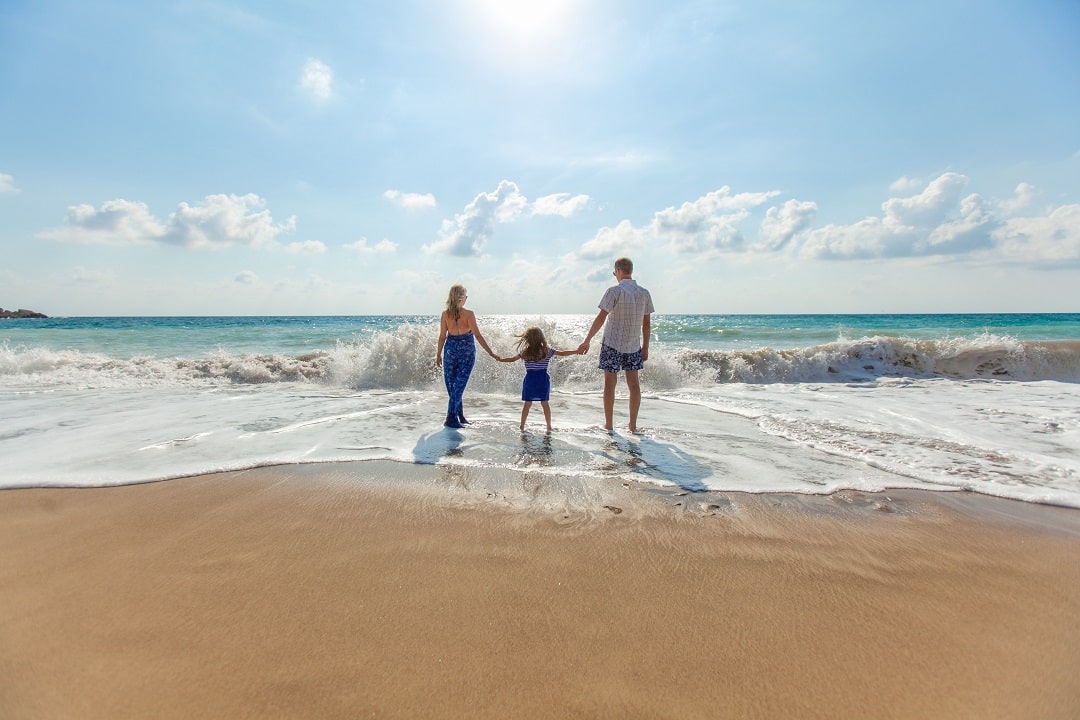 10 Ways to Save Money on Family Vacations
