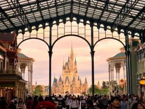 How much does it cost to go to Tokyo Disneyland