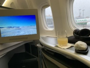 EVA Air Business Class Boeing 777-300ER Taipei to Bangkok Review welcome rink