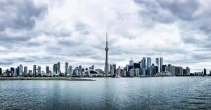How-much-does-it-cost-to-go-to-Toronto-skyline