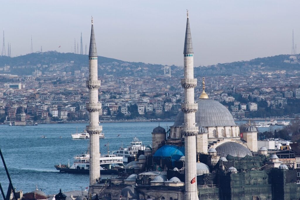 How much does it cost to go to Istanbul
