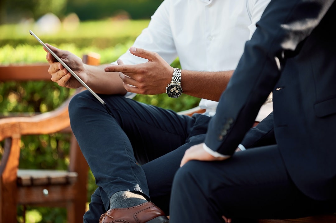 What is an insurance broker