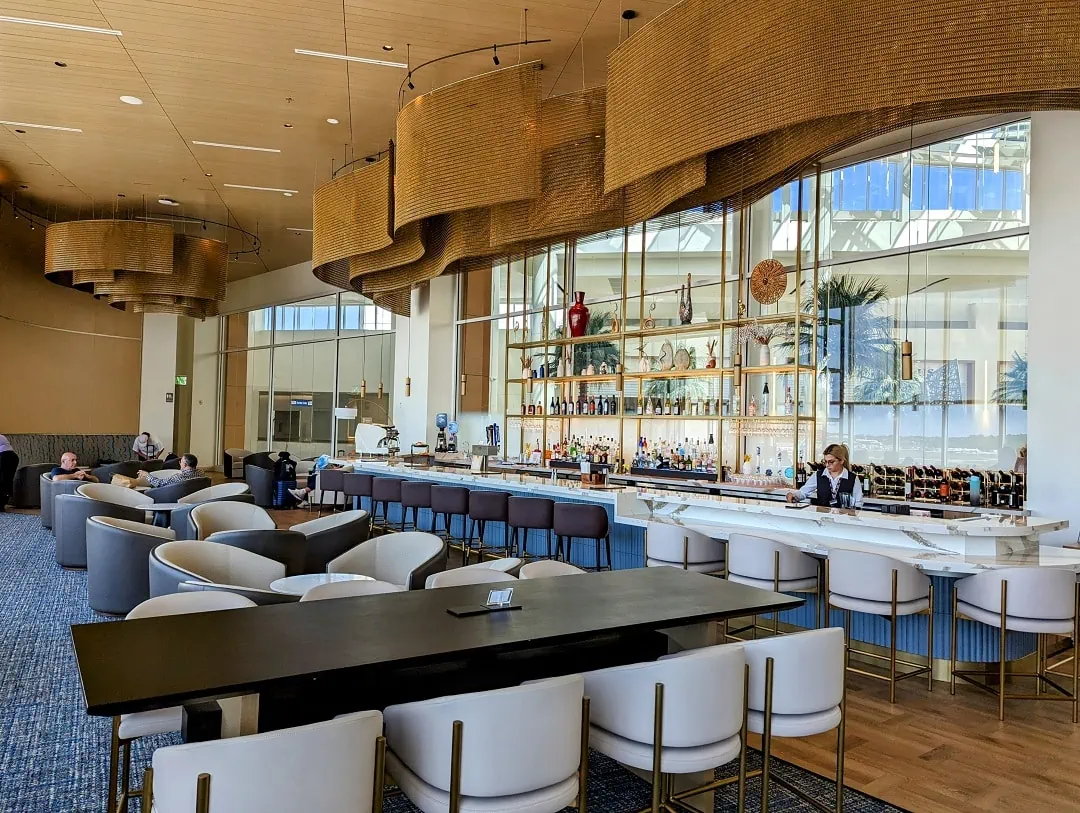 Orlando Terminal C lounge review bar